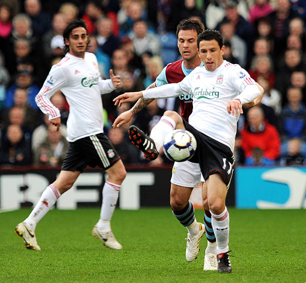 两队旗鼓相 两队旗鼓相